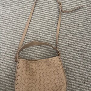 Elegant Tan Woven Shoulder Bag